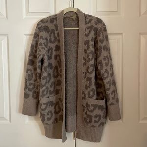 NWOT BAREFOOT DREAMS COZY CHIC LEOPARD CARDIGAN LINEN / WARM GRAY SMALL